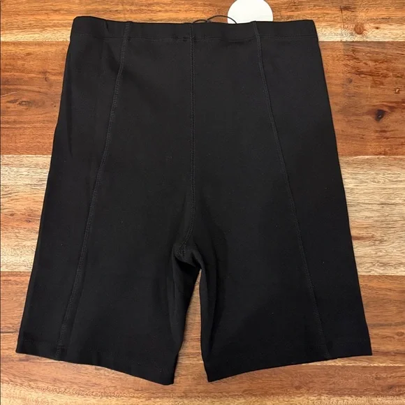 NIA Women's Black Bike Shorts - Picture 3 of 3